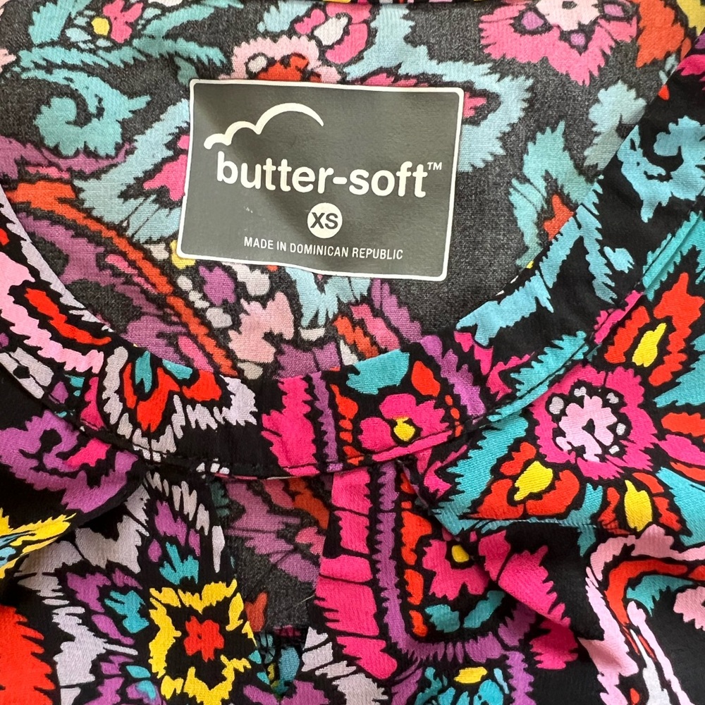 Scrub top - Picture 2 of 3
